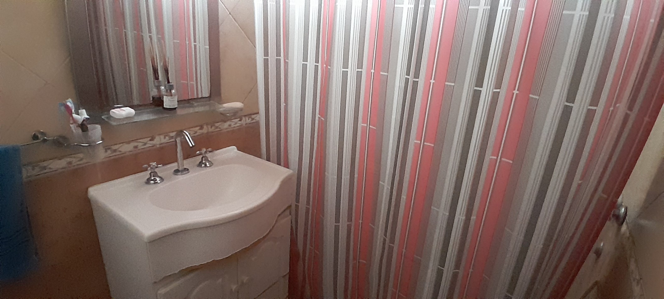 VENTA-CASA 2 PLANTAS-INGRESOS INDEPENDIENTE-REFORMADA