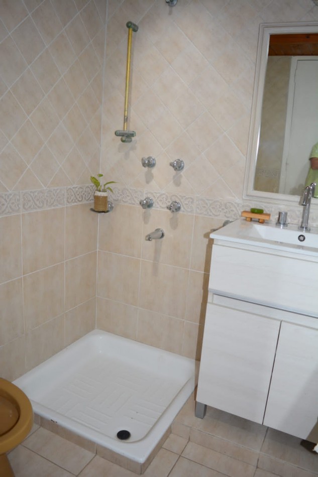 VENTA-FISHERTON-CASA 2 DORMITORIOS-IMPECABLE