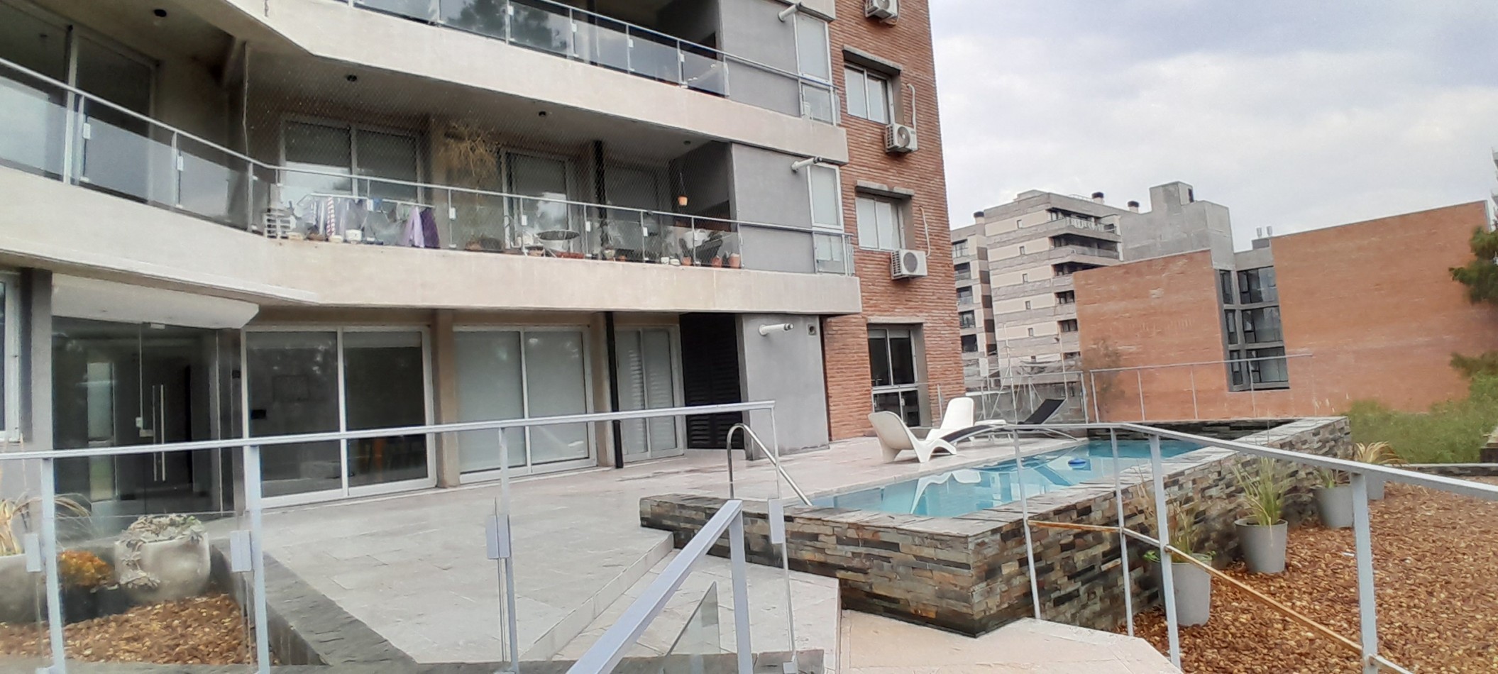 VENTA-DEPARTAMENTO 2 DORMITORIOS-COCHERA-PILETA-GYM-SUM-QUINCHO