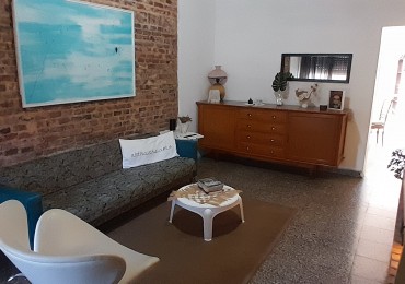 VENTA-CASA 2 DORMITORIOS- JARDIN ARBOLADO- IMPECABLE