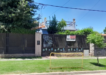 VENTA-ALBERDI-CASA CON PARQUE ARBOLADO-POSIBILIDAD DE INVERSION-UNIDAD INSTITUCIONAL